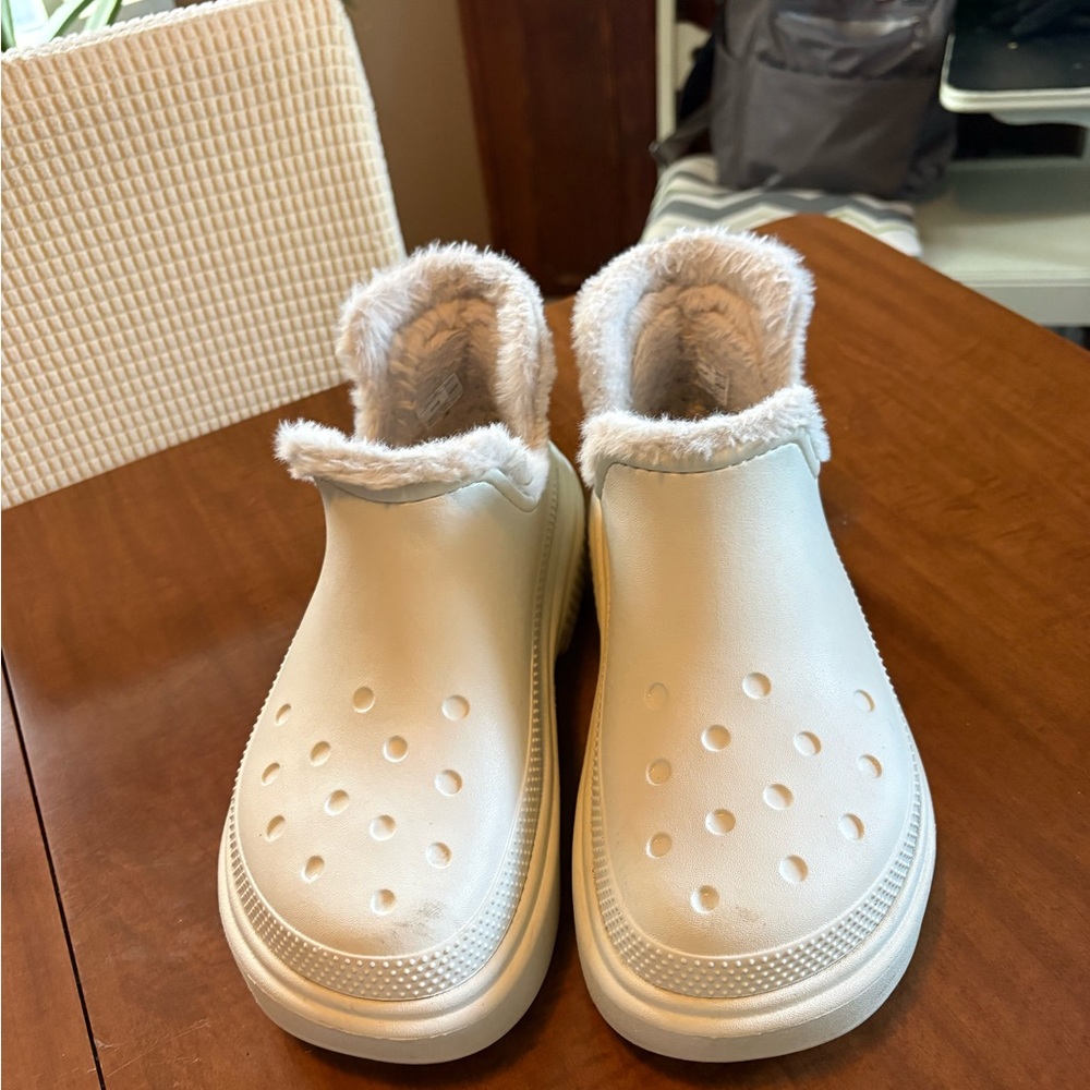 CROCS Women's Cream Fur-Lined Clog Boots